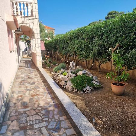 Apartmani Nena Povljana Esterno foto
