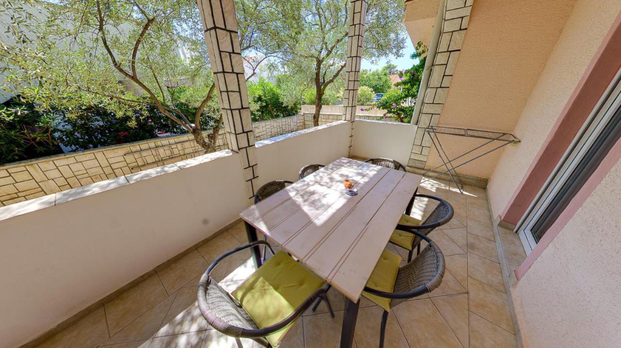 Apartmani Nena Povljana Esterno foto