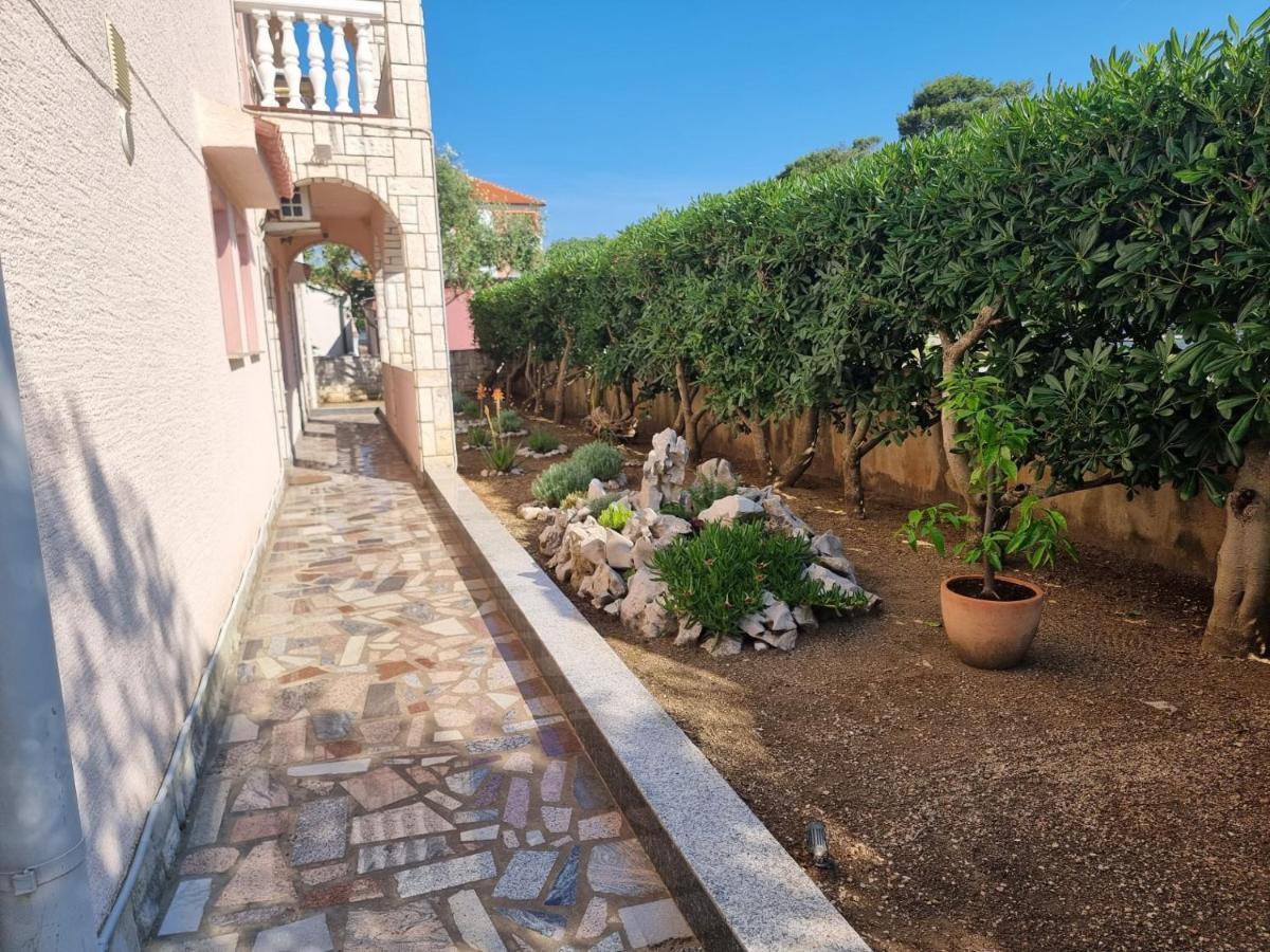 Apartmani Nena Povljana Esterno foto