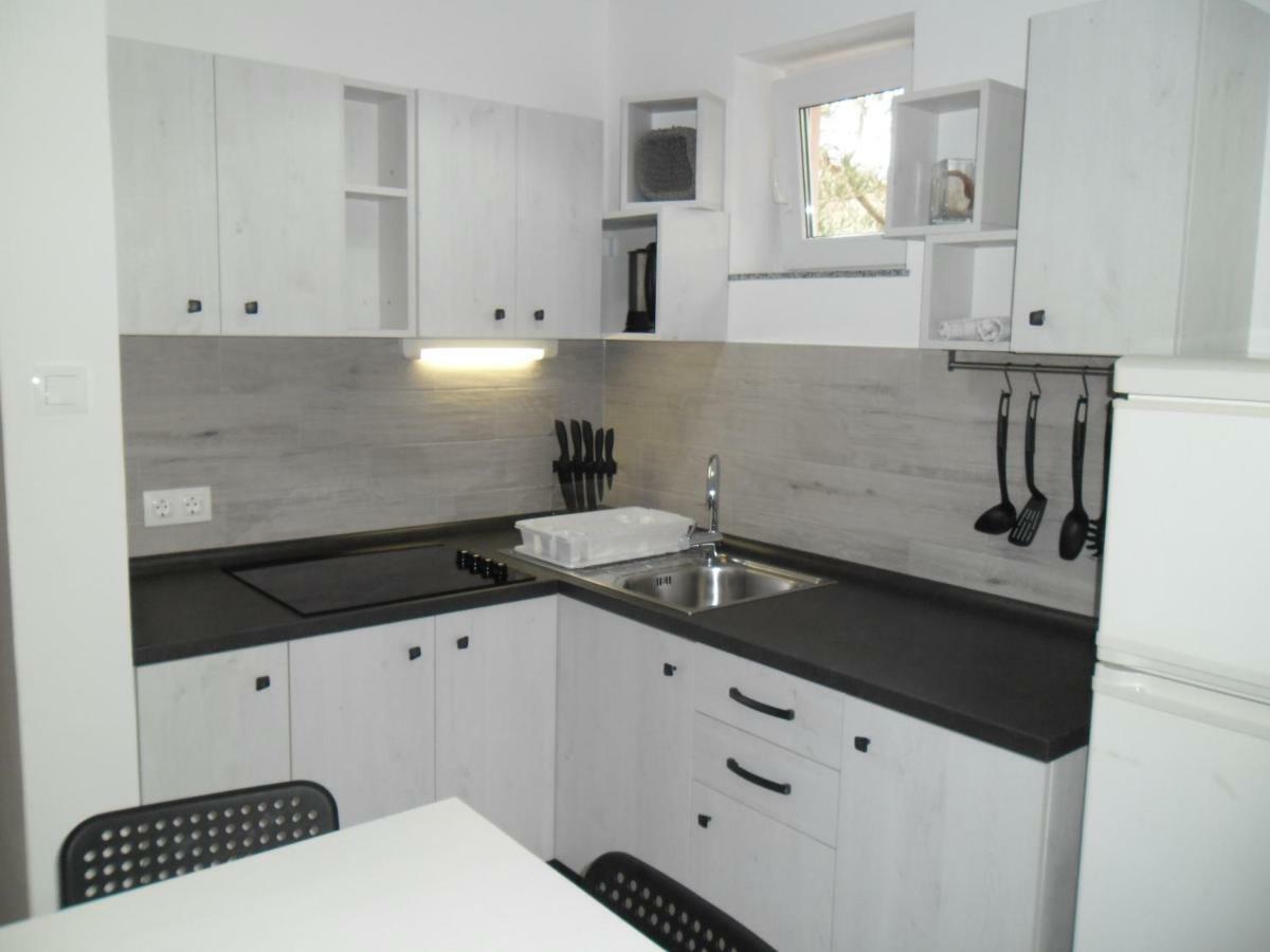 Apartmani Nena Povljana Esterno foto
