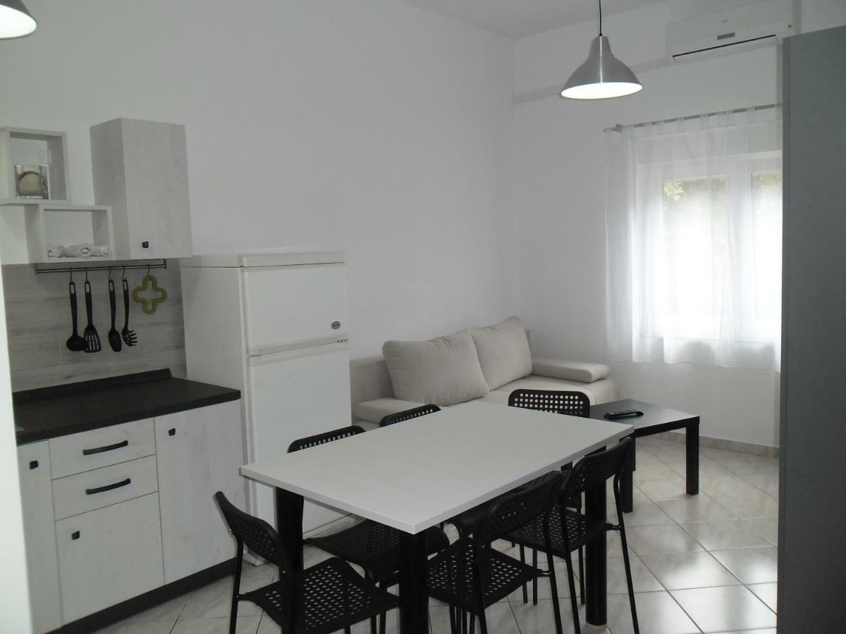 Apartmani Nena Povljana Esterno foto