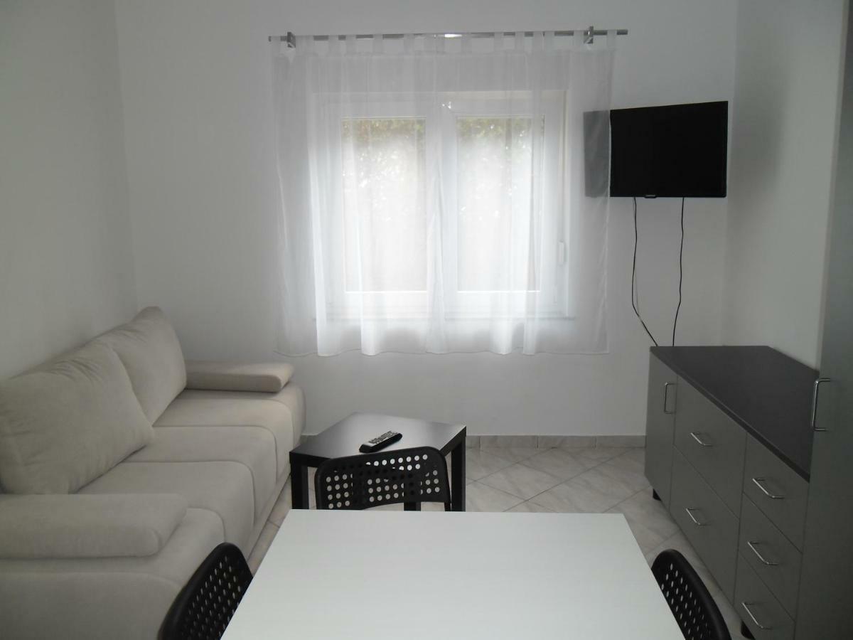 Apartmani Nena Povljana Esterno foto