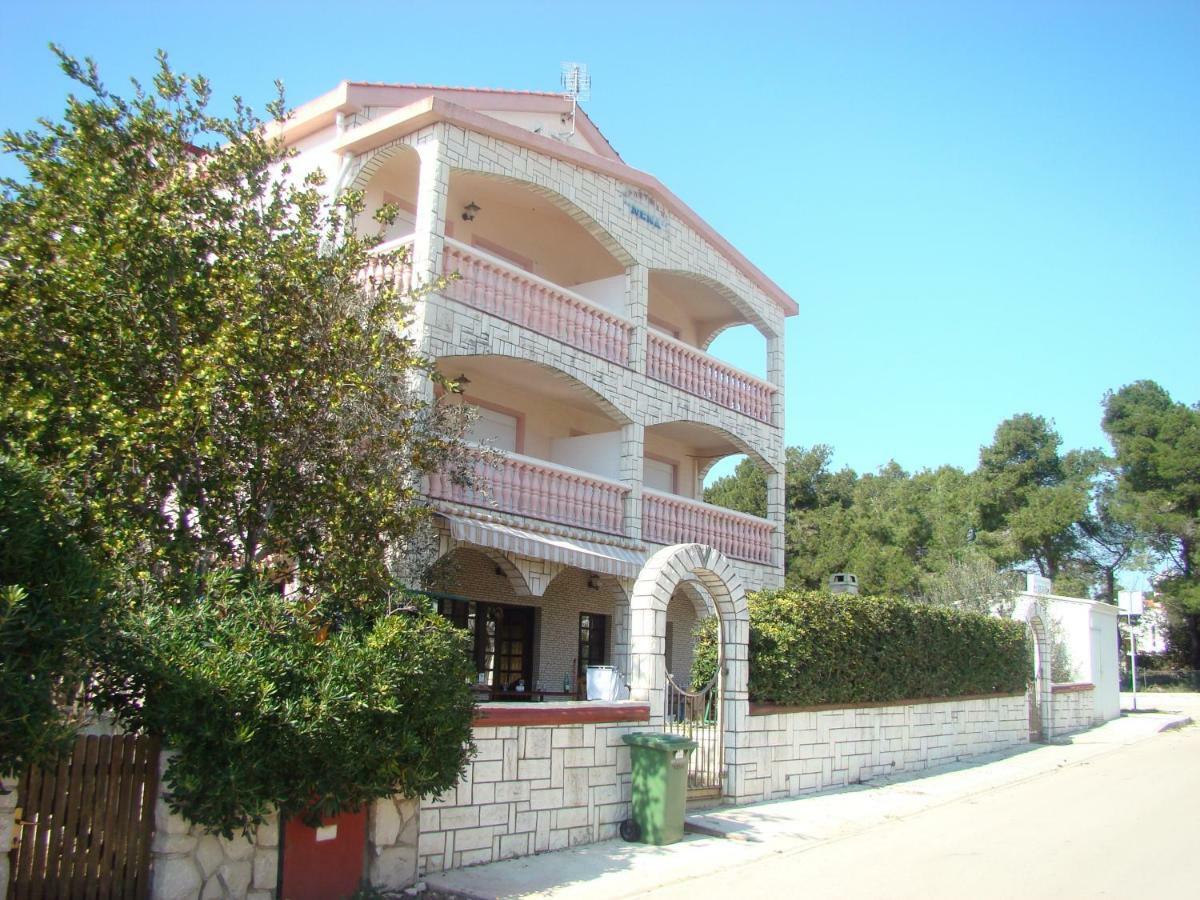 Apartmani Nena Povljana Esterno foto